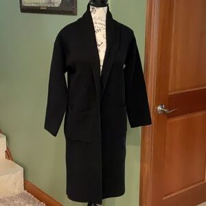 Black Trench Coat with Notched Lapels and Structured Shoulders